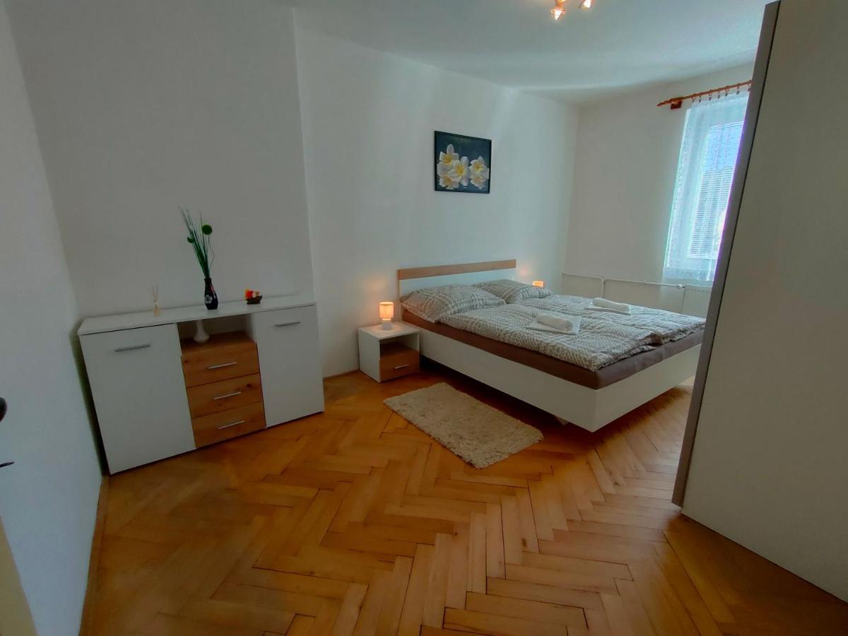 2-Iz. Byt V Tichej Lokalite S Bezplatnym Parkovanim Liptovský Hrádok Exterior foto