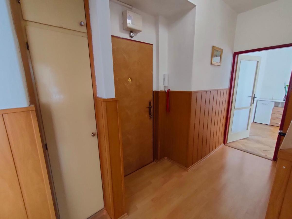 2-Iz. Byt V Tichej Lokalite S Bezplatnym Parkovanim Liptovský Hrádok Exterior foto